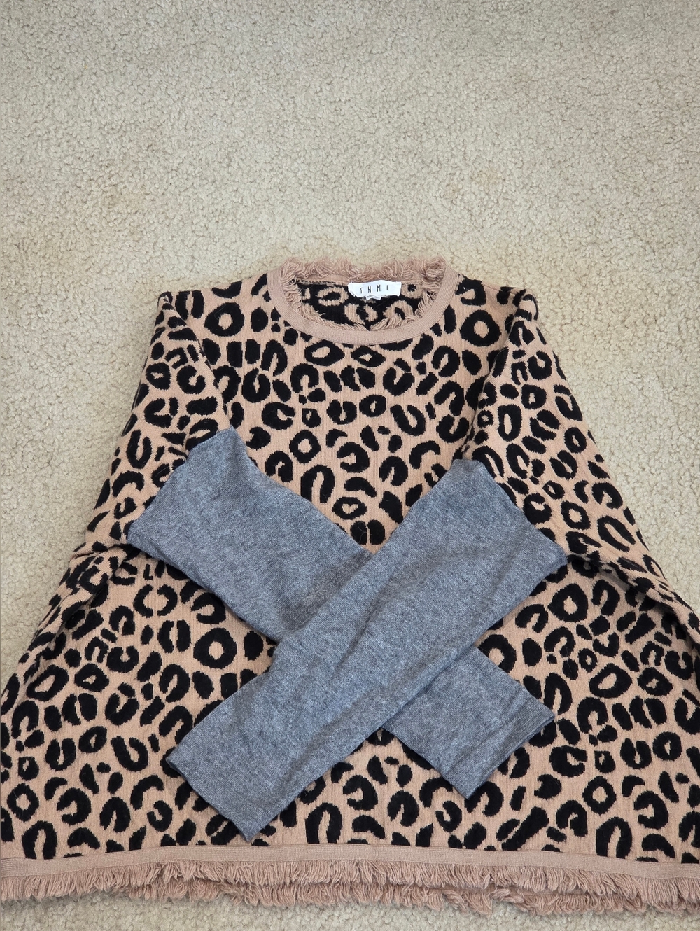 THML- Women’s Leopard Print Sweater w/ Gray Contrast Sleeves Fringe, Size Small